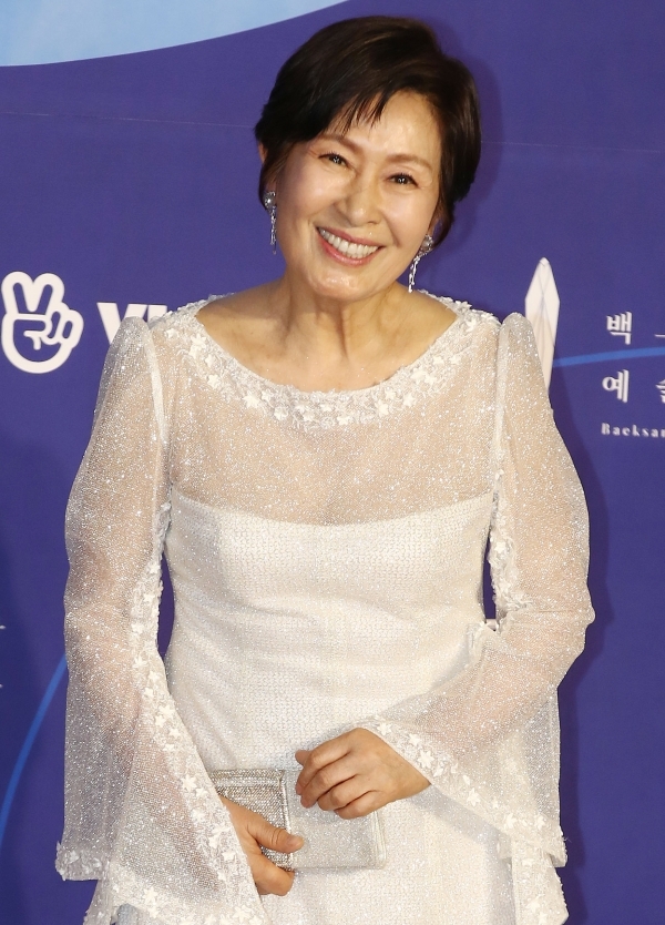 제 55회 백상예술대상 시상식에 참석한 배우 김혜자. 연합뉴스