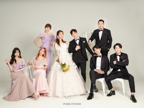 파란 에이스(최성욱)와 캣츠 출신 김지혜의 웨딩화보. 해피메리드컴퍼니, 웨딩21, 웨딩디렉터봉드, 포쉬스튜디오, 데니쉐르, 미즈노블, 진주상단, 아미엘리플라워, 정민경스타일리스트
