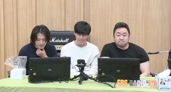 왼쪽부터 김성규 김무열 마동석. SBS 보이는 라디오