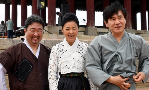제7회 수원화성 유랑콘서트 옹고집 외전  (왼쪽부터) 예술감독 권준성, 연출 신현숙, 연기지도 조주현. 전형민기자