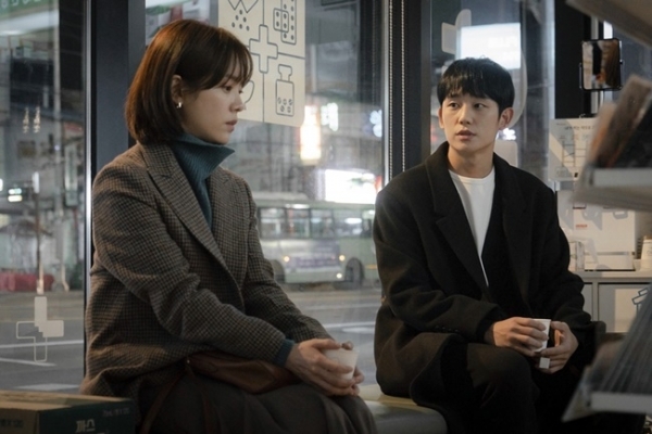 배우 정해인이 드라마 '봄밤'을 통해 캐릭터 변신에 성공했다. MBC