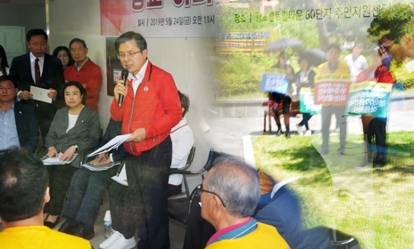 24일 오전 수원 영통구 광교센트럴타운 60단지 주민지원센터에서 열린 수도권 부동산 대책 점검을 위한 '광교 아파트 주민간담회'에서 인사말을 하고 있는 자유한국당 황교안 대표 옆으로 푯말을 든 지지자들이 유리창에 비치고 있다. 윤원규기자