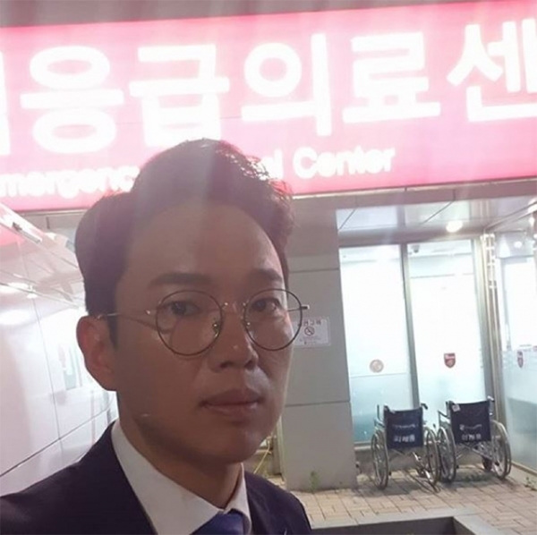 방송인 장성규가 응급실을 배경으로 사진을 찍으며 자신의 몸상태를 알렸다. 장성규 인스타그램