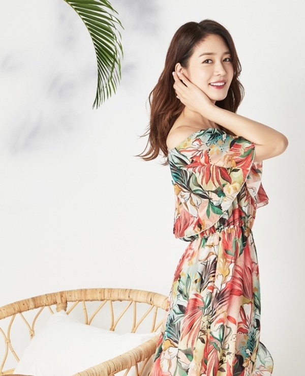 배우 성유리. 버킷스튜디오