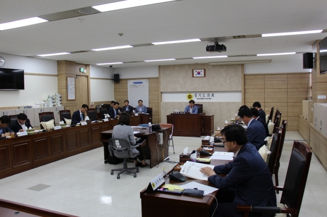 ▲ 190611 친환경 학교급식 행정사무조사 결과보고서 채택 (2)