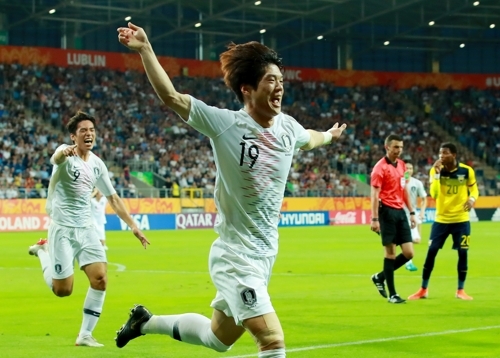 최준이 '2019 U-20 월드컵' 에콰도르와의 4강전에서 골을 넣은 뒤 세리머니를 하고 있다. 연합뉴스