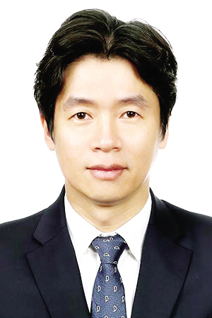 ▲ 광주하남교육지원청 초등교육지원과 장학사시인. 동시집 ‘팝콘 교실’저자.
