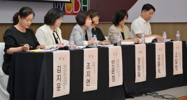 일, 생활 균형을 위한 시간제 일자리 해법을 찾기위한 '19 여성 일자리 포럼'이 열린 13일 용인시 기흥구 경기도일자리재단 여성능력개발본부에서 패널들이 토론하고 있다. 윤원규기자