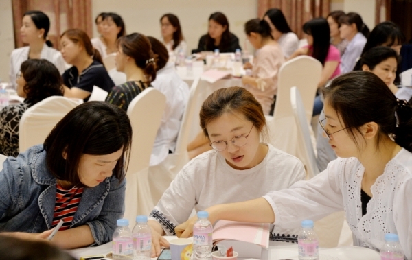 일, 생활 균형을 위한 시간제 일자리 해법을 찾기위한 '19 여성 일자리 포럼'이 열린 13일 용인시 기흥구 경기도일자리재단 여성능력개발본부에서 시민들이 토론을 하고 있다. 윤원규기자