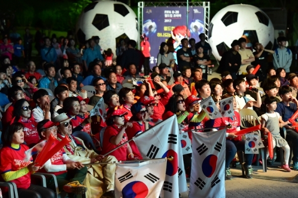 자료사진)2017년 U-20월드컵 16강전 거리응원