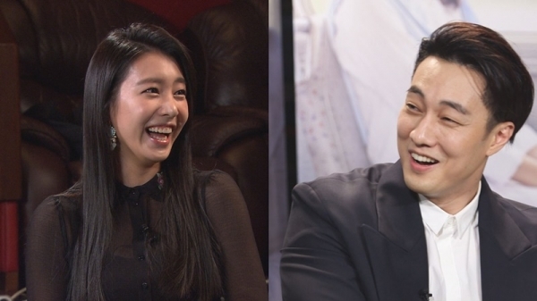 '본격연예 한밤'에서는 최근 열애 사실을 공개한 배우 소지섭 조은정 커플의 첫 만남을 재조명한다. SBS