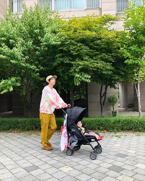 봉태규가 딸과의 일상을 공개했다. 봉태규 인스타그램