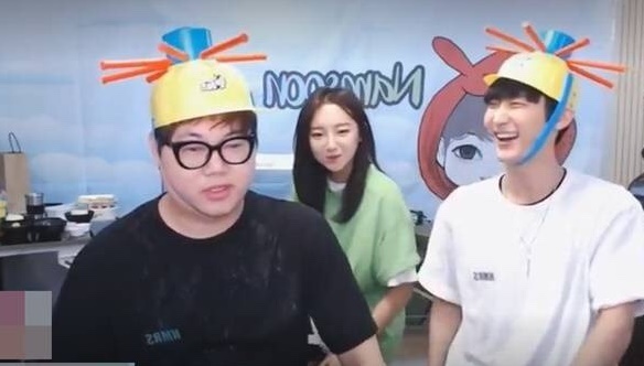 왼쪽부터 감스트 외질혜 NS남순. 아프리카TV 방송 중 일부
