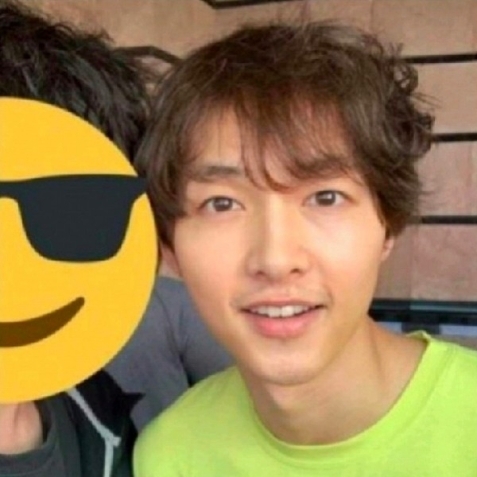 배우 송중기. 온라인 커뮤니티