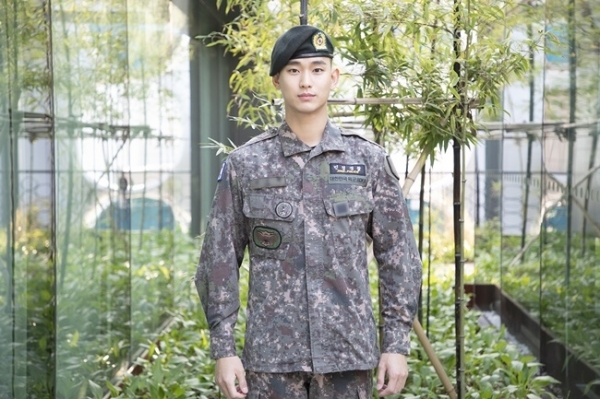 배우 김수현. 키이스트