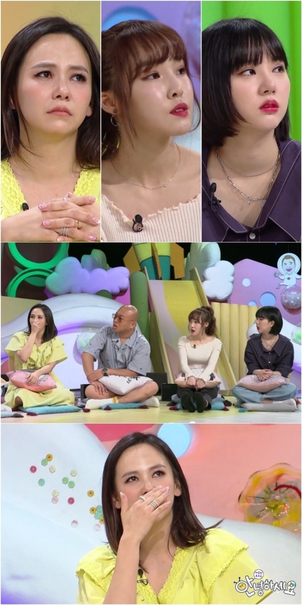 '안녕하세요'에 출연한 배우 김지우(맨 아래)가 중국에서 온 모자의 사연을 듣고 눈물을 흘리고 있다. KBS2
