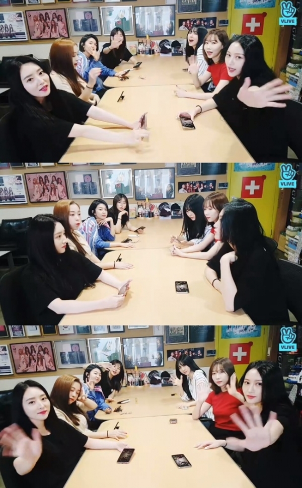 그룹 드림캐쳐가 데뷔 900일을 맞아 V라이브 방송을 진행했다. 드림캐쳐컴퍼니