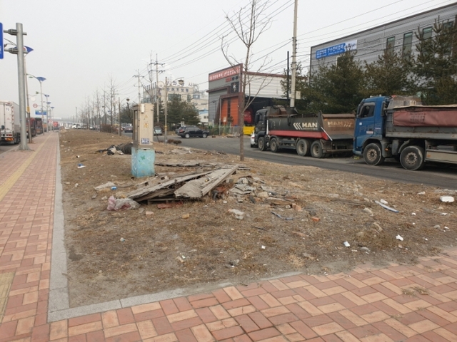 ▲ 1-1 보도자료 사진(인천 중구 미세먼지 저감숲 조성에 힘써) 조성 전