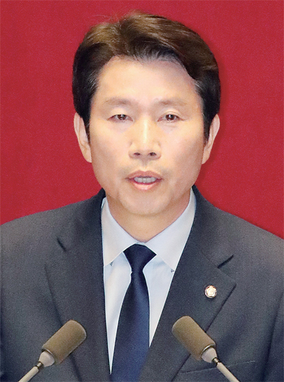 더불어민주당 이인영 원내대표가 3일 국회 본회의장에서 교섭단체 대표연설을 하고 있다. 연합뉴스