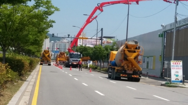 남양주시 별내동 지식산업센터 내 동광건설 공사현장에서 도로 불법점용이 이뤄지고 있다.