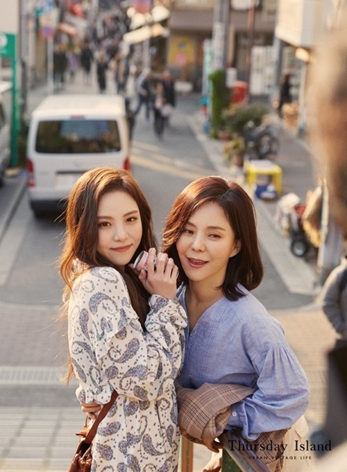 배우 이열음와 어머니 윤영주가 함께 한 화보. 써스데이 아일랜드