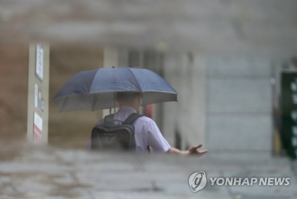 '비가 내리는 건가?'[연합뉴스 자료사진]