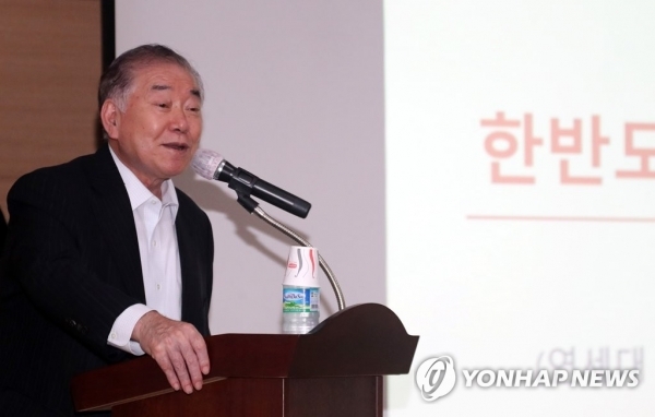 문정인 대통령 외교·안보 특별보좌관이 13일 오후 제주벤처마루 10층 대강당에서 '한반도 정세분석과 향후 전망'을 주제로 특별 강연을 하고 있다. /연합