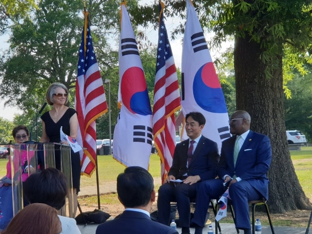 ▲ 김상호 시장, 하남시-리틀락시 상징조형물 제막식(3)-상징조형물 제막식 (김상호 하남시장, 프랭크 스코트 주니어 리틀락시장)