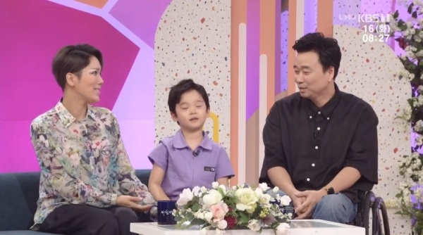 '아침마당'에 출연한 강원래 김송 부부. KBS1
