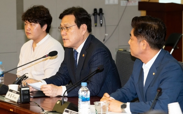 ▲ 금융위_190718_데이터경제활성화 간담회_PR_003