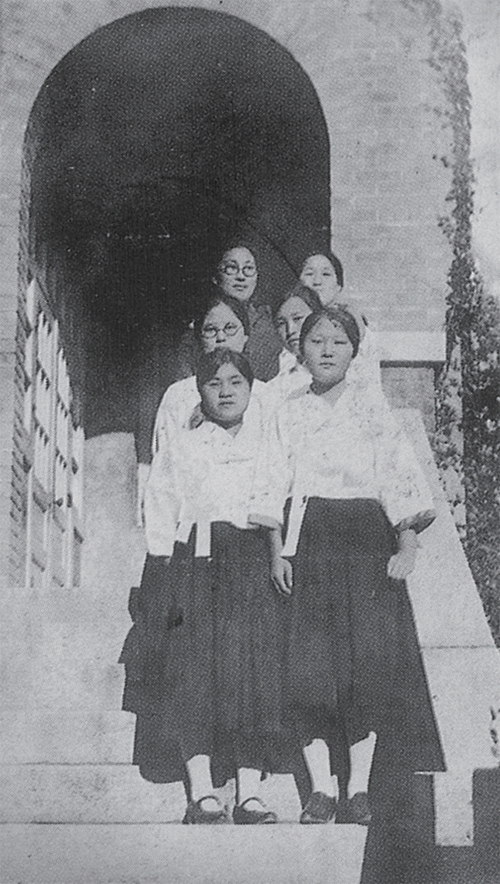 협성신학교 시절 최용신.(앞줄 오른쪽)