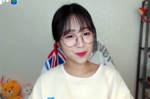 개인방송 BJ 쯔양. 쯔양 유튜브 채널