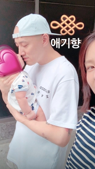 박서원 조수애 부부가 아이와 함께한 일상을 공개했다. 박서원 인스타그램