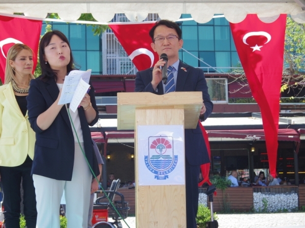 터키 얄로바시 지역축제 ‘도시의 날’ 행사에서 축사를 한 조청식 제1부시장.