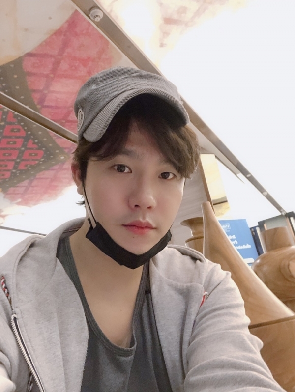 가수 이현. SNS 캡처