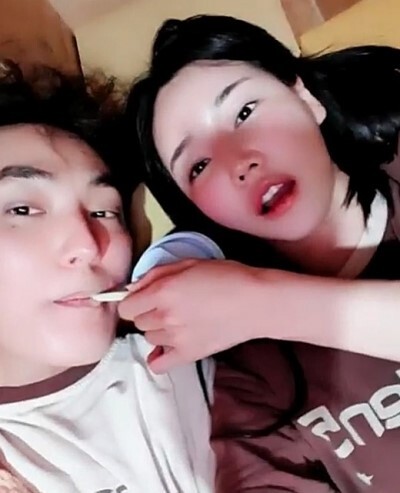 강타와 우주안이 입을 맞추는 동영상 중 일부. 인스타그램