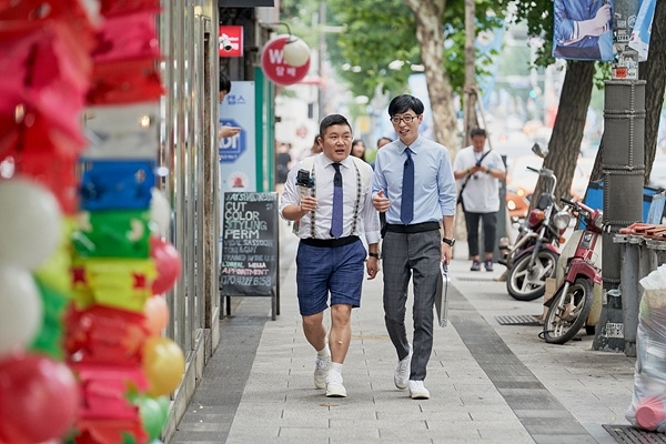 '유 퀴즈 온 더 블럭' 유재석 조세호가 이국적이고 힙한 기운을 한껏 느낄 수 있는 용산구 이태원동으로 사람여행을 떠난다. tvN