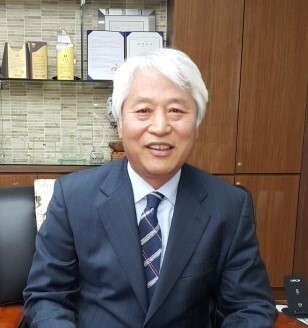 ▲ 군포사랑장학회 이명근