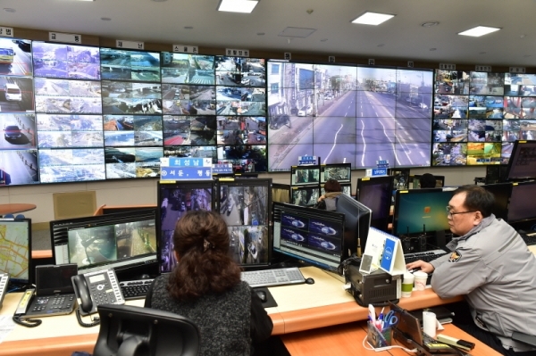 수원시 도시안전통합센터 ‘CCTV 통합관제상황실’ 모습.