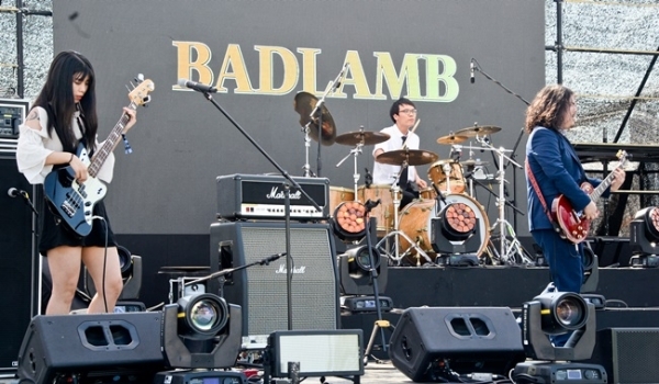 ‘인천 펜타포트 락 페스티벌 2019’가 개막된 9일 인천 송도달빛축제공원에서 밴드BADLAMB(배드램)이 멋진 공연을 펼치고 있다. 오는 11일까지 계속되는 이번 행사는 인천광역시 주최, 인천관광공사와 경기일보가 공동 주관했다. 특별취재반