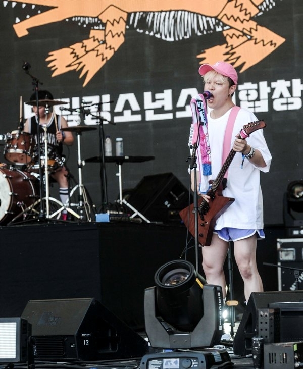 ‘인천 펜타포트 락 페스티벌 2019’ 이틀째인 10일 인천 송도달빛축제공원 특설무대에서    드링킹소년소녀합창단이 멋진 공연을 펼치고 있다. 인천광역시 주최, 인천관광공사와 경기일보가 공동주관한 이번 행사는 11일까지 계속된다. 특별취재반