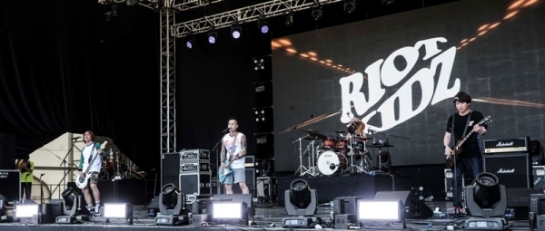 ‘인천 펜타포트 락 페스티벌 2019’ 이틀째인 10일 인천 송도달빛축제공원에서 인기 벤드 RIOT KIDZ 가 멋진 공연을 펼치고 있다. 인천광역시 주최, 인천관광공사와 경기일보가 공동주관한 이번 행사는 11일까지 계속된다. 특별취재반
