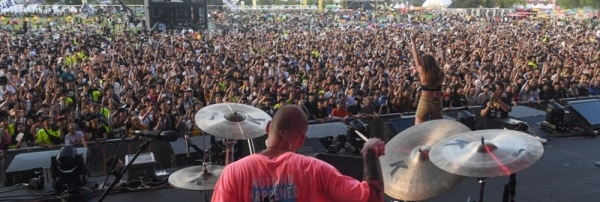 ‘인천 펜타포트 락 페스티벌 2019’ 이틀째인 10일 인천 송도달빛축제공원 특설무대에서 어게인스트 더 커런트가 멋진 공연을 펼치고 있다. 인천광역시 주최, 인천관광공사와 경기일보가 공동주관한 이번 행사는 11일까지 계속된다. 특별취재반