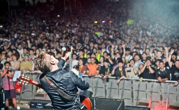 ‘인천 펜타포트 락 페스티벌 2019’ 이틀째인 10일 인천 송도달빛축제공원 특설무대에서 전설적인 락밴드 스틸하트가 멋진 공연을 펼치고 있다. 인천광역시 주최, 인천관광공사와 경기일보가 공동주관한 이번 행사는 11일까지 계속된다. 특별취재반