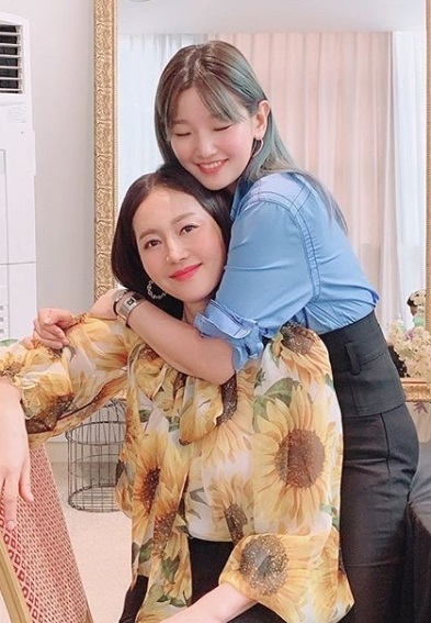 배우 박소담과 염정아. 박소담 인스타그램
