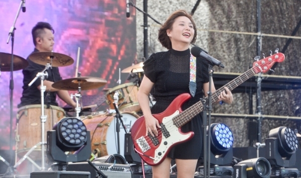 '인천 펜타포트 락 페스티벌 2019' 사흘째인 11일 인천 송도달빛축제공원 특설무대에서 88BALAZ가 멋진 공연을 펼치고 있다.특별취재반
