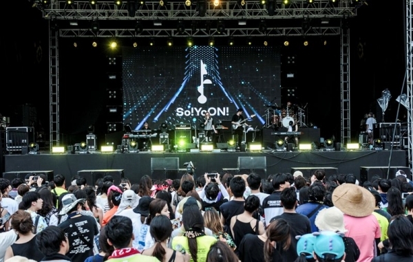 ‘인천 펜타포트 락 페스티벌 2019’ 마지막 날인 11일 인천 송도달빛축제공원에서 SOYOON이 멋진 공연을 펼치고 있다. 이번 행사는 인천광역시 주최, 인천관광공사와 경기일보가 공동주관했다. 특별취재반