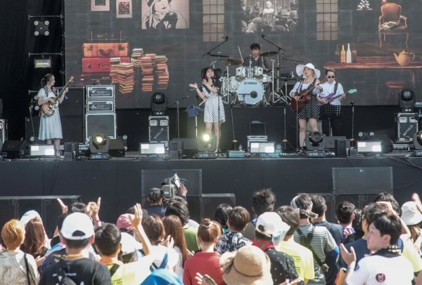 ‘인천 펜타포트 락 페스티벌 2019’ 마지막 날인 11일 인천 송도달빛축제공원에서 THE BARBERETTES가 멋진 공연을 펼치고 있다. 이번 행사는 인천광역시 주최, 인천관광공사와 경기일보가 공동주관했다. 특별취재반