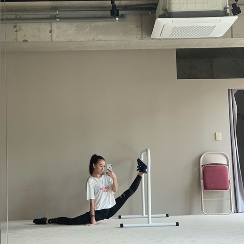 전 국가대표 리듬체조 선수 손연재가 유연성을 자랑하고 있다. 손연재 인스타그램