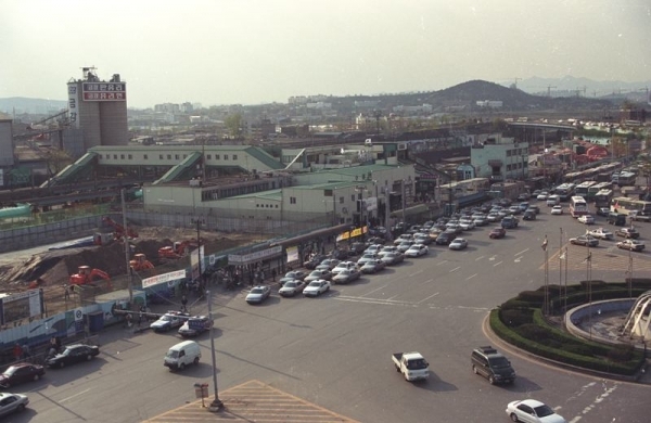 민자역사 건립 전 수원역 풍경(2000년)